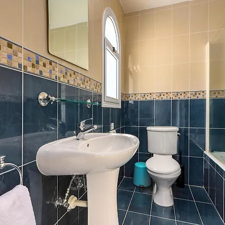 Roker By Ezoria Κόλπος των Κοραλλιών